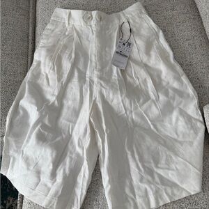 Stradivarius Linen Look shorts in Ecru